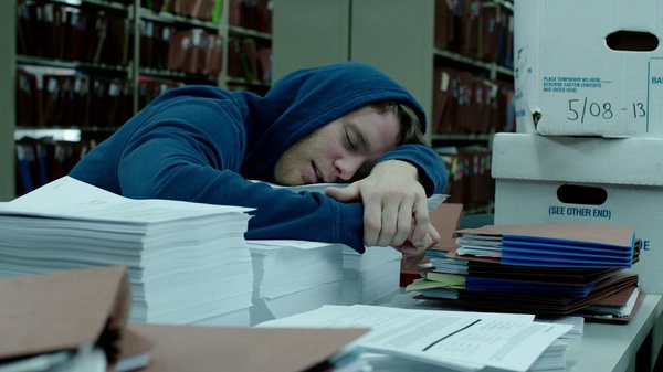 美剧《永无止境》还不错，就是有股“万万没想到”的味儿