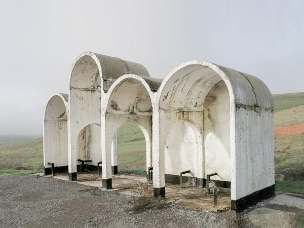 孤独的前苏联车站，如今却是荒原里的别样风景