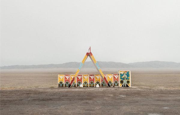 孤独的前苏联车站，如今却是荒原里的别样风景