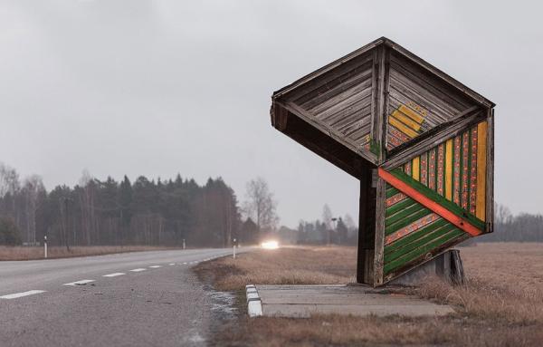 孤独的前苏联车站，如今却是荒原里的别样风景