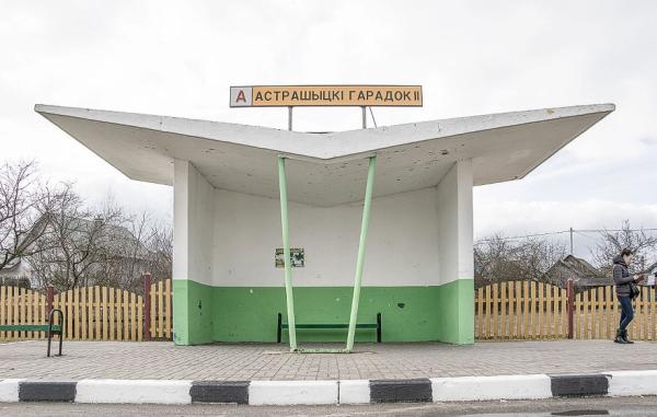 孤独的前苏联车站，如今却是荒原里的别样风景