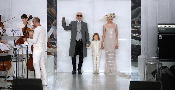 穿香奈儿的小男孩，全世界大概也就这么一个