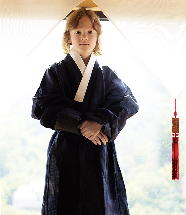 穿香奈儿的小男孩，全世界大概也就这么一个