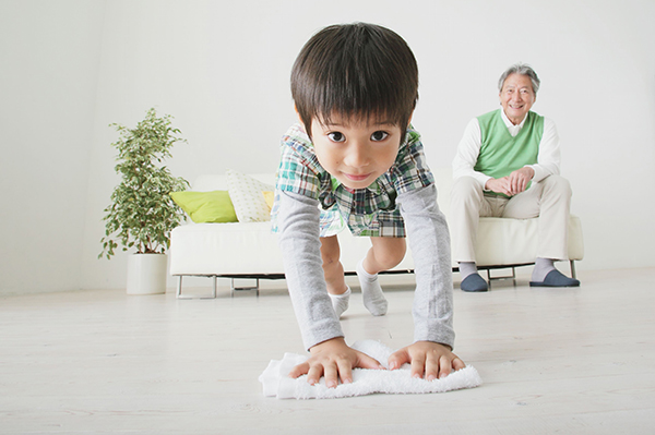 小时候应该干点活，这10个家务活适合娃娃做