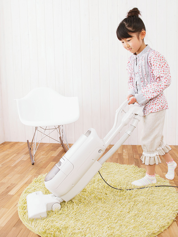 小时候应该干点活，这10个家务活适合娃娃做