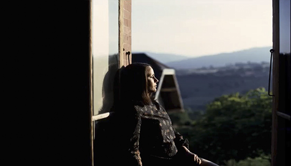 眼光|见证暴行之后，要如何安然无恙回到现实生活？