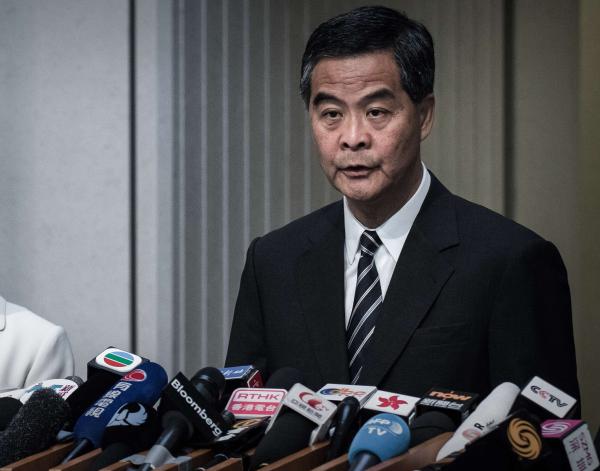 梁振英：香港房价正在下跌，访港游客减少令人担忧