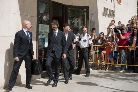 西班牙裁判被勒令“打压巴萨”，国家德比背后“水有多深”？