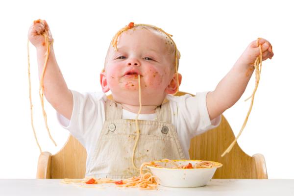 给1-2岁的宝宝，这里有10种活动让他们高高兴兴玩一天