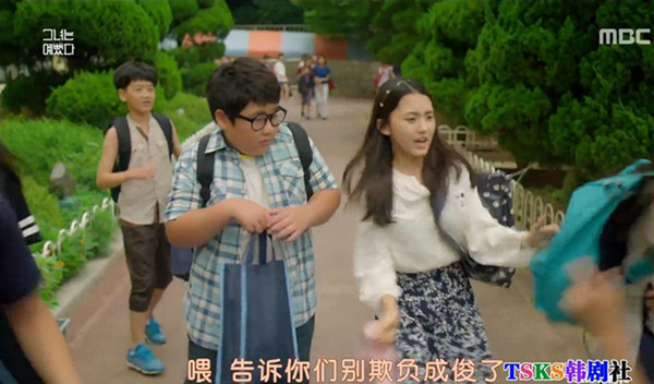 《她很漂亮》：被吹在当下韩剧怀旧风口尖儿上的一只猪