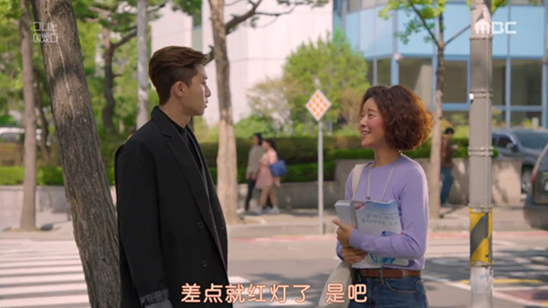 《她很漂亮》：被吹在当下韩剧怀旧风口尖儿上的一只猪