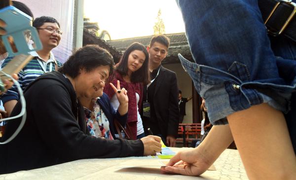 一个小镇的“文艺复兴” ：比风景更美的是艺术与普通人相遇