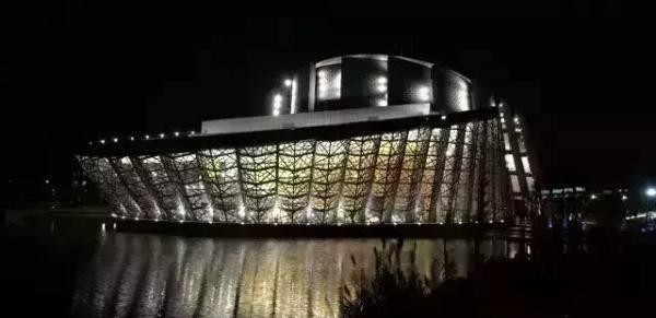 一个小镇的“文艺复兴” ：比风景更美的是艺术与普通人相遇