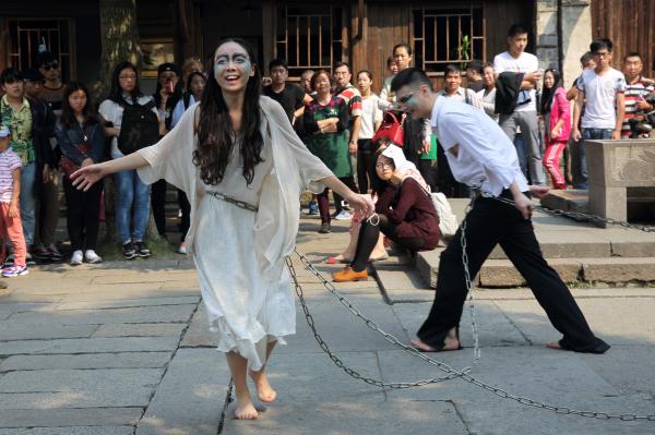 一个小镇的“文艺复兴” ：比风景更美的是艺术与普通人相遇