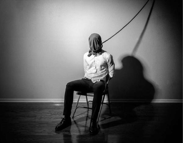 抑郁症患者眼中的世界什么样？摄影师的12张“自拍”告诉你