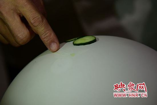 现场表演吹面团