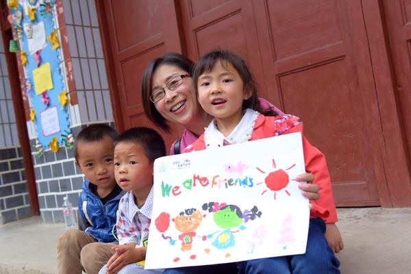 养育儿童，从来都不只是一个家庭的事