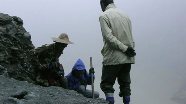 断片| 104分钟20个镜头，他想给你看真实的缅甸挖玉人