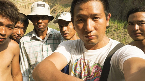 断片| 104分钟20个镜头，他想给你看真实的缅甸挖玉人