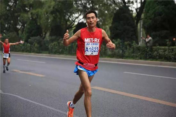 跑马拉松原来也能作弊！有人只跑最后一公里“加塞”拿亚军