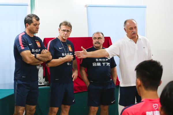 他们都为恒大拿了冠军，但斯科拉里和里皮有何不同？