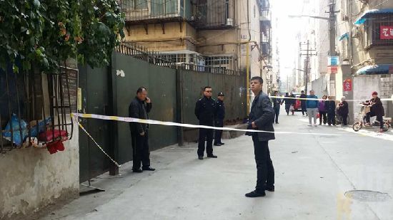 门卫值班室，爷孙三人死亡,初步确定煤气中毒。