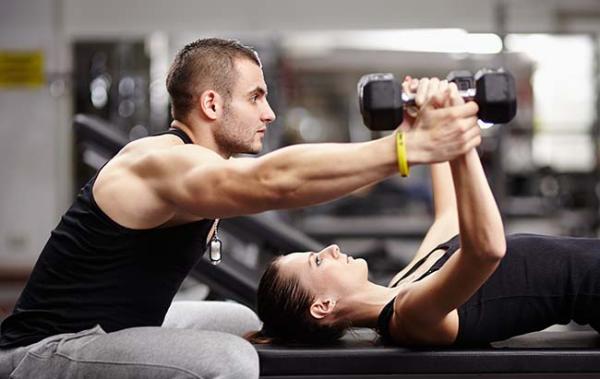 害怕遇到糟糕健身教练？签约前先问对方这5个问题吧