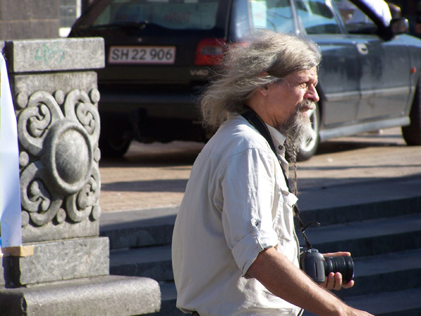 眼光|卖血换胶卷，吃猫粮过活，70年代拍出这样的美国