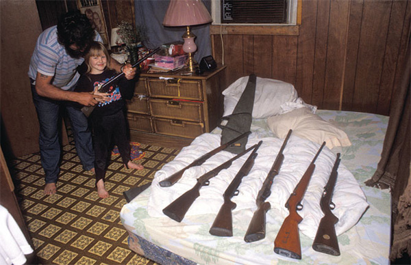 眼光|卖血换胶卷，吃猫粮过活，70年代拍出这样的美国