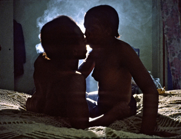 眼光|卖血换胶卷，吃猫粮过活，70年代拍出这样的美国