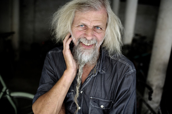 眼光|卖血换胶卷，吃猫粮过活，70年代拍出这样的美国