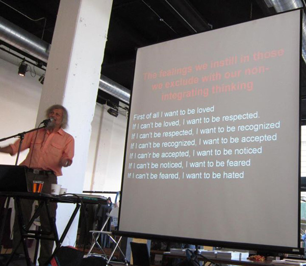 眼光|卖血换胶卷，吃猫粮过活，70年代拍出这样的美国