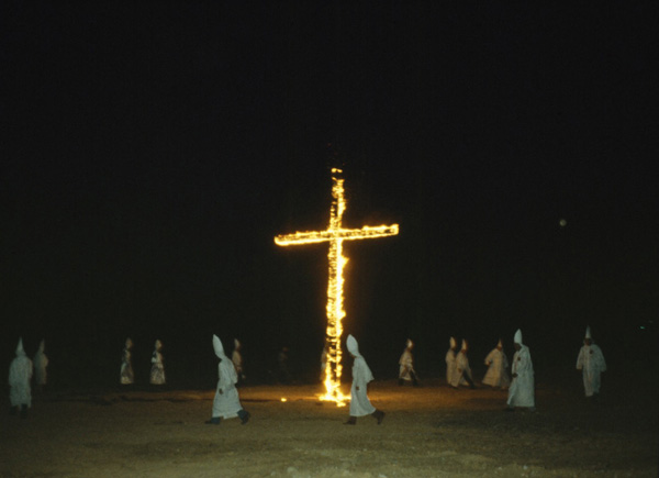 眼光|卖血换胶卷，吃猫粮过活，70年代拍出这样的美国