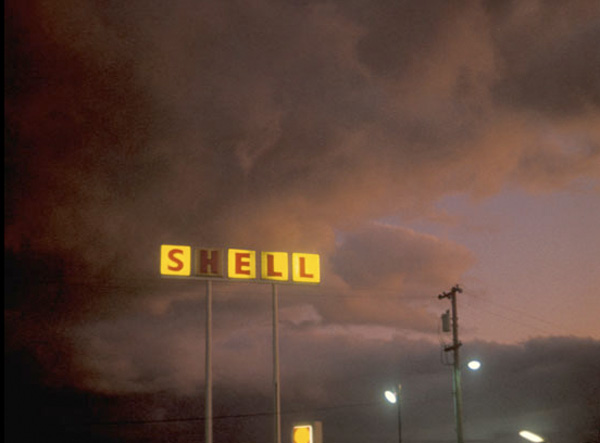 眼光|卖血换胶卷，吃猫粮过活，70年代拍出这样的美国