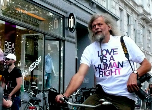 眼光|卖血换胶卷，吃猫粮过活，70年代拍出这样的美国