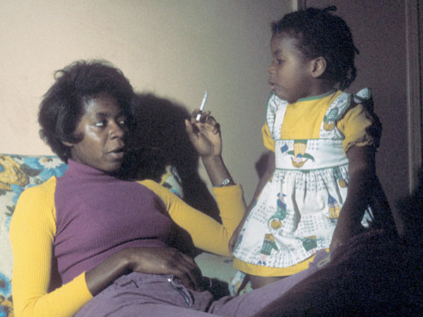 眼光|卖血换胶卷，吃猫粮过活，70年代拍出这样的美国