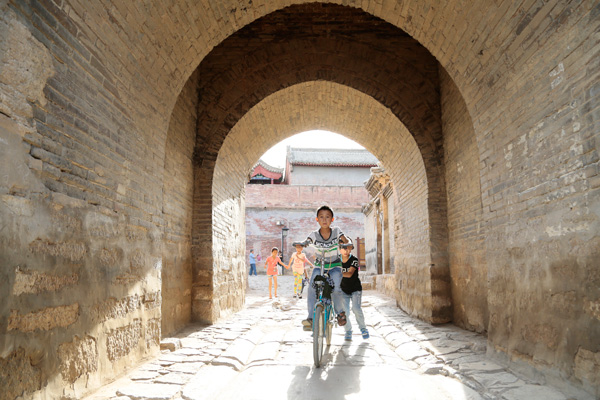 英雄驶诗：重走伟大的出塞之路