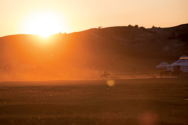 英雄驶诗：重走伟大的出塞之路