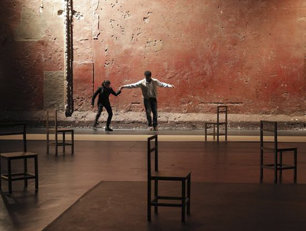 《惊奇的山谷》：不负责为生活解惑，只提供思考的契机