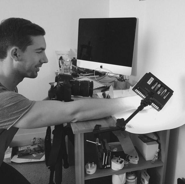 他用剪纸拍出的旅游照，连孤独星球都掏钱赞助