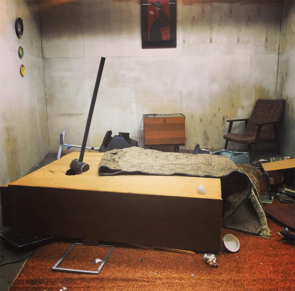 感觉不爽？现在你付一笔钱就可以毁了这个房间里的所有东西