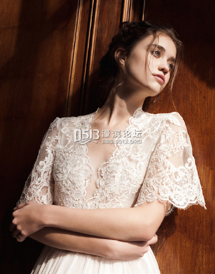 蕾丝婚纱