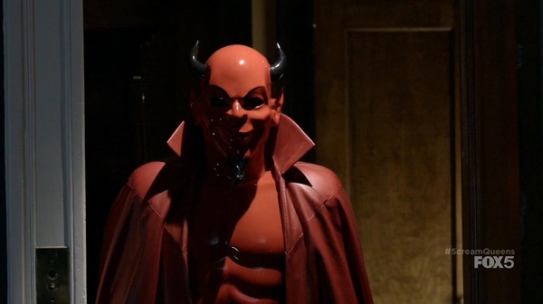 《尖叫皇后》：直男若喜欢，柜门已半开