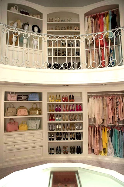 《尖叫皇后》：直男若喜欢，柜门已半开