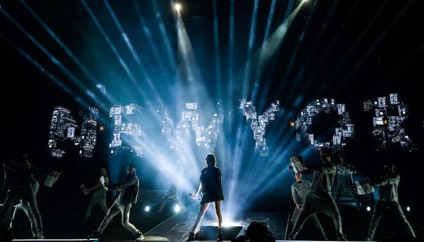 大号纽约甜心泰勒·斯威夫特又来啦，更加纯熟扮知己