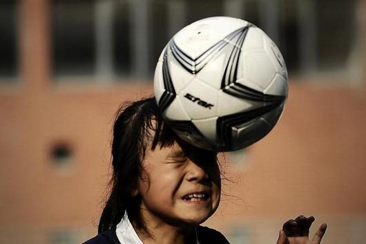 美国禁止11岁以下儿童练头球科学吗？其实中国早就这么干了