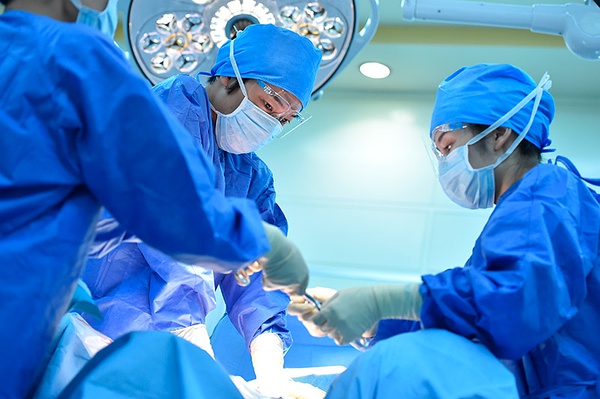 这部日剧太煽情，都怪产科医生还要兼职弹钢琴