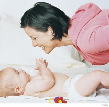 不会说话的小宝宝，用这些令人惊讶的温柔表达爱