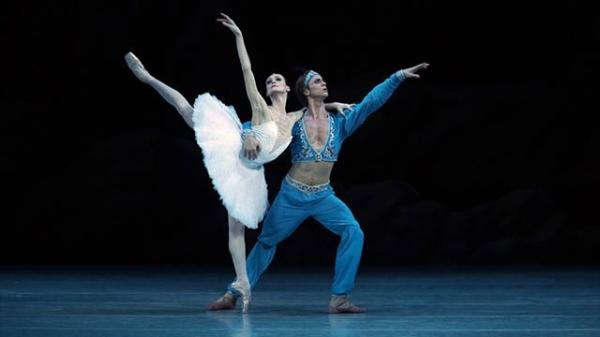 谁在消费顶级演出？