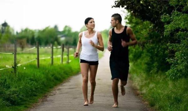 跑步8大谣言逐条粉碎！你的膝盖“克星”是肥胖和人行道